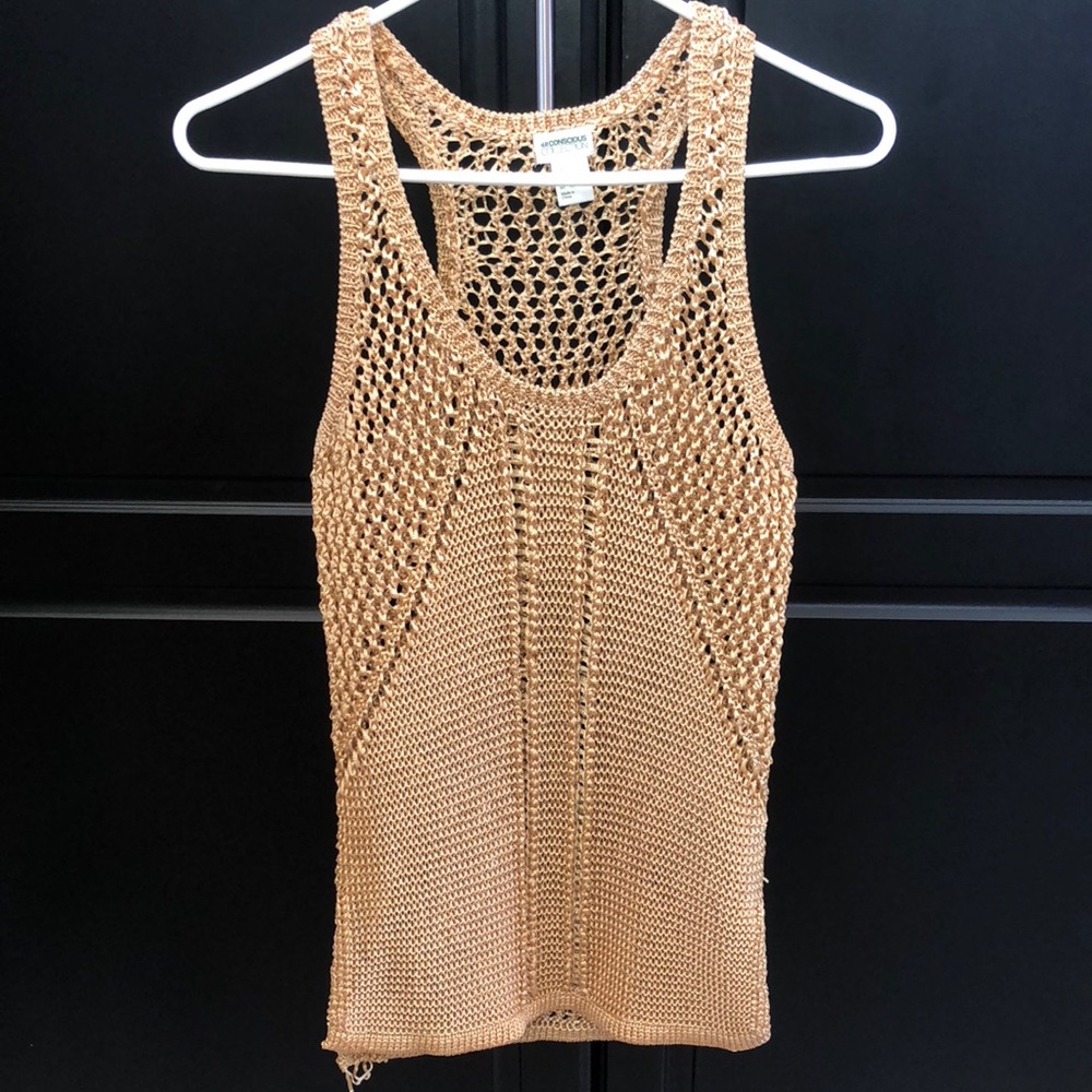 *Gold sleeveless knit  top*